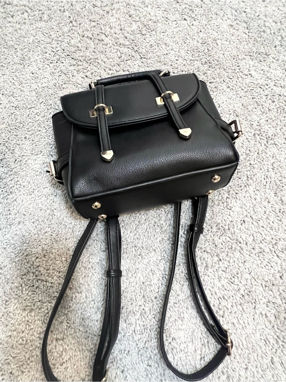 Versatile Black Handbag With Shoulder Straps That Can Be Worn As Backpack